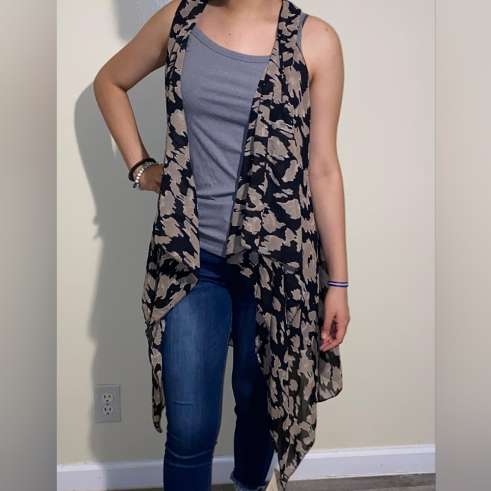 L.I.B. New York Summer Cover-up KIMONO or  slesleeveless cardigan NWT.